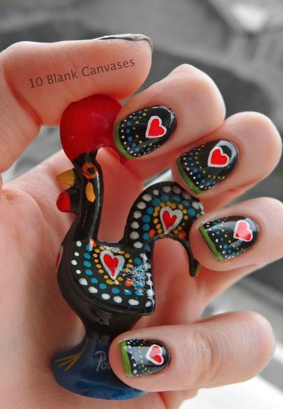 Uñas negras con corazones ;20 Ideas para darle a tus uñas un estilo mexicano y lleno de color