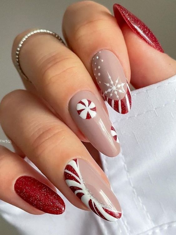 19 ideas festivas de uñas navideñas francesas para 2023