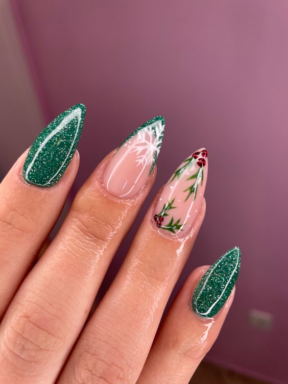 17 impresionantes ideas de uñas navideñas verdes para 2023