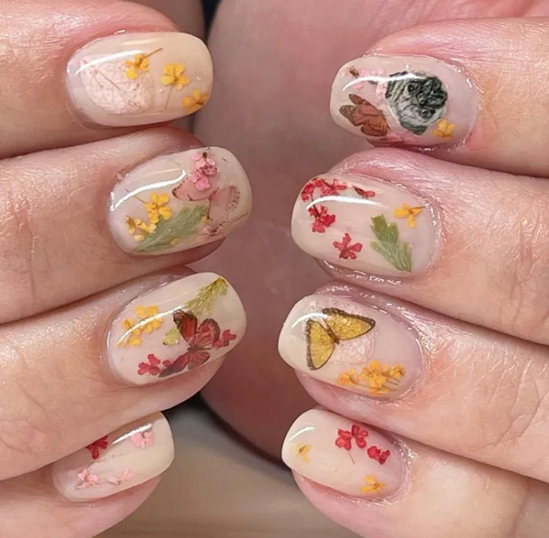 Las uñas florales rosas más calientes