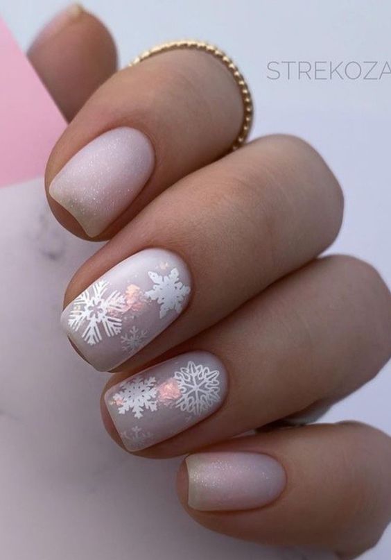 17 Short Gel Nail Ideas for Winter 2023-2024