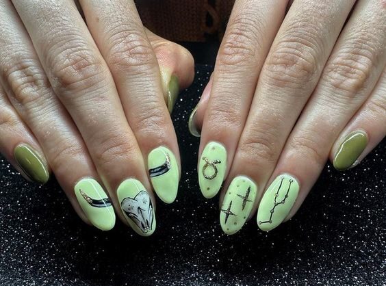 Color de uñas verde claro con signo de Tauro y decoración de uñas de constelación en uñas redondas medianas