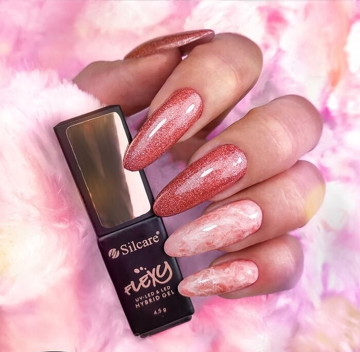 Deslumbrante esmalte de uñas de oro rosa y arte de uñas de mármol de oro rosa en uñas largas color almendra