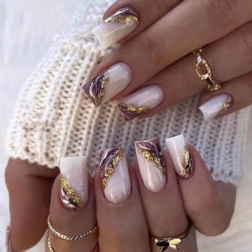 uñas doradas, uñas con detalles dorados