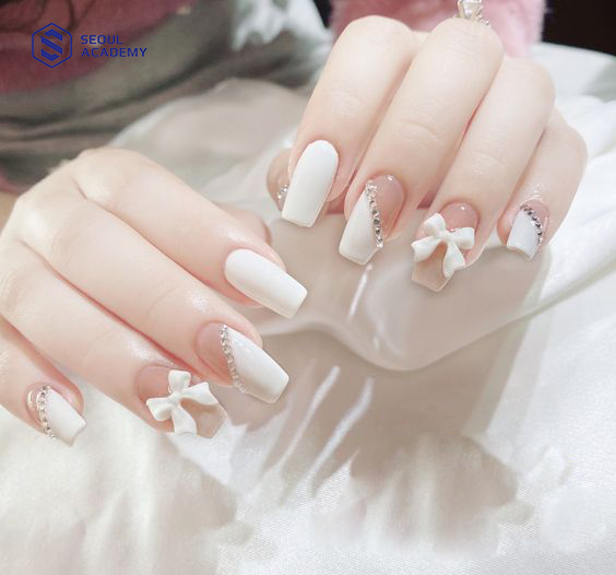 Nail đính nơ trắng được nhiều người ưa chuộng