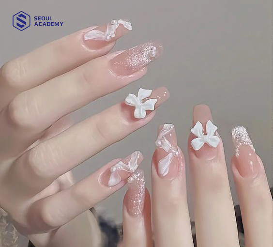 Kiểu nail đính nơ trắng đẹp, nhẹ nhàng và sang chảnh