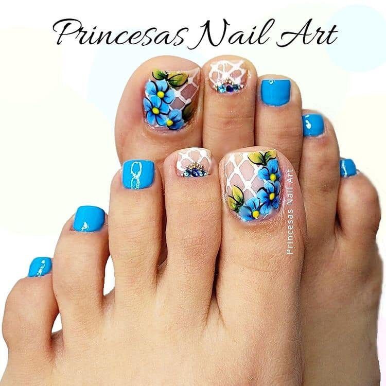 25 Nails Unas de Pies Decoradas Celestes con flores y cuadricula blanca