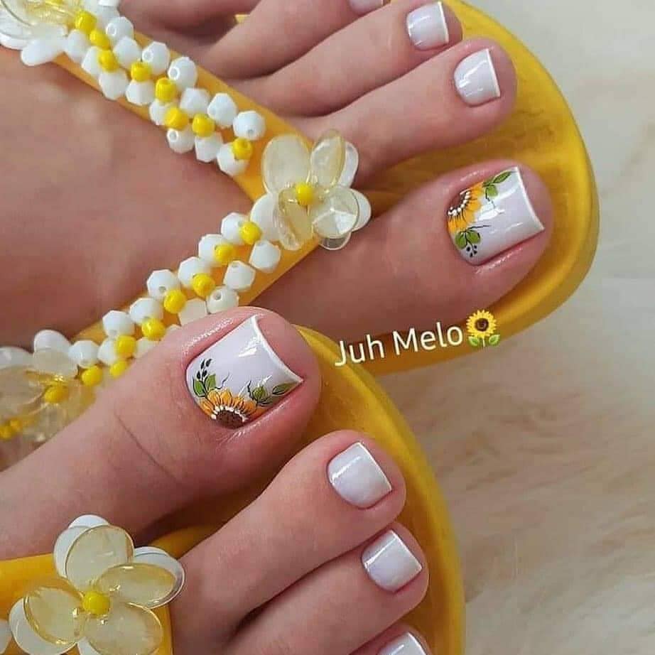 3 TOP 3 Nail Unas de Pies Blancas con pintura de girasoles y hojas en el dedo mayor