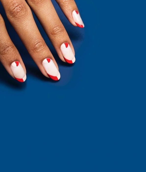 Diseños de uñas francesas con líneas en color rojo con blanco