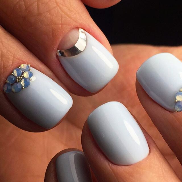 Uñas de novia en color blanco con gris