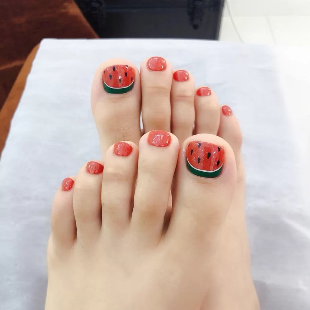 Linda pedicura con patrón de sandía