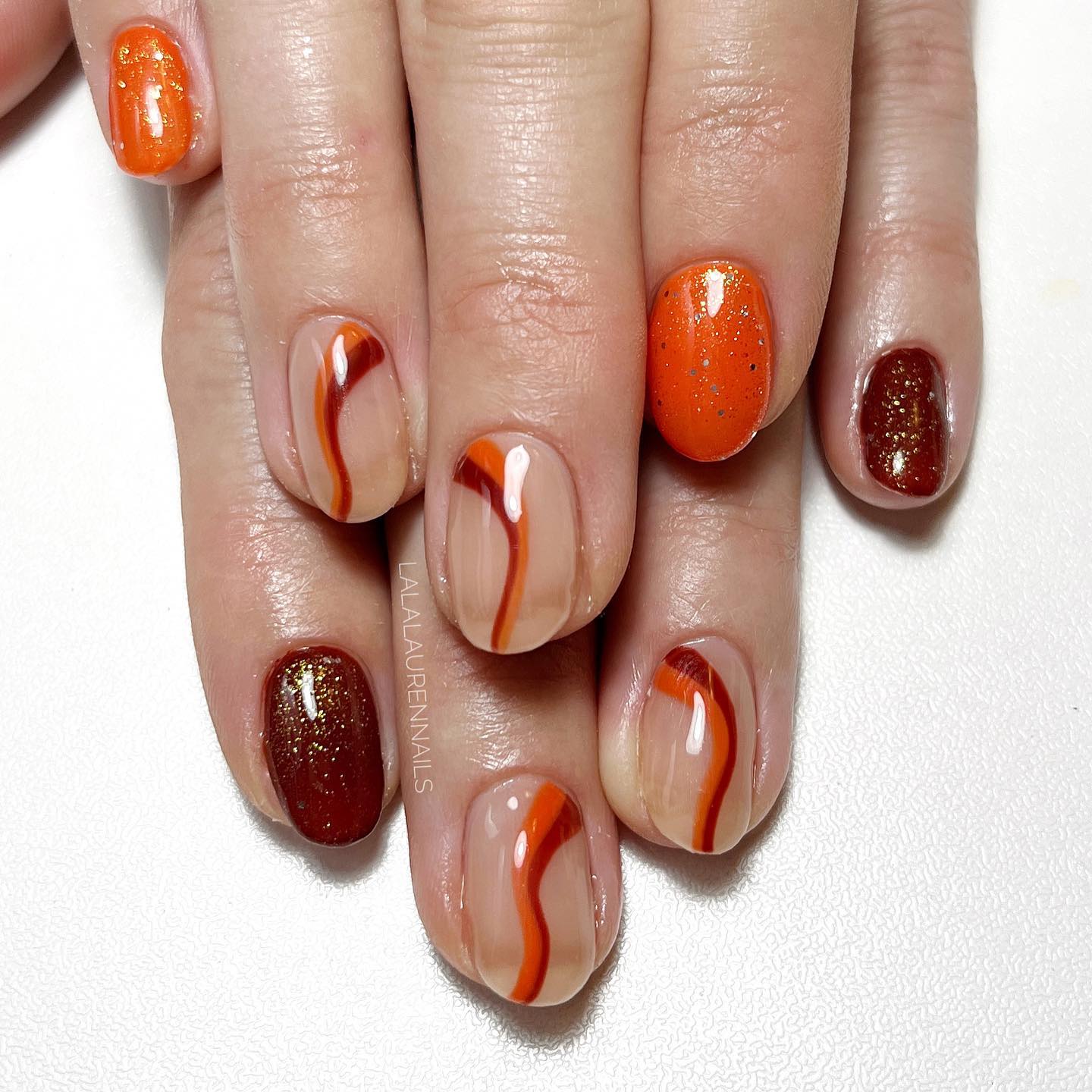 Orange nails are the new black! Those who want to say