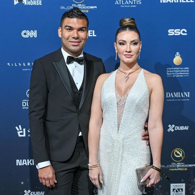 Ronaldo and his girlfriend captured all the attention among the football stars on the red carpet - Photo 7.