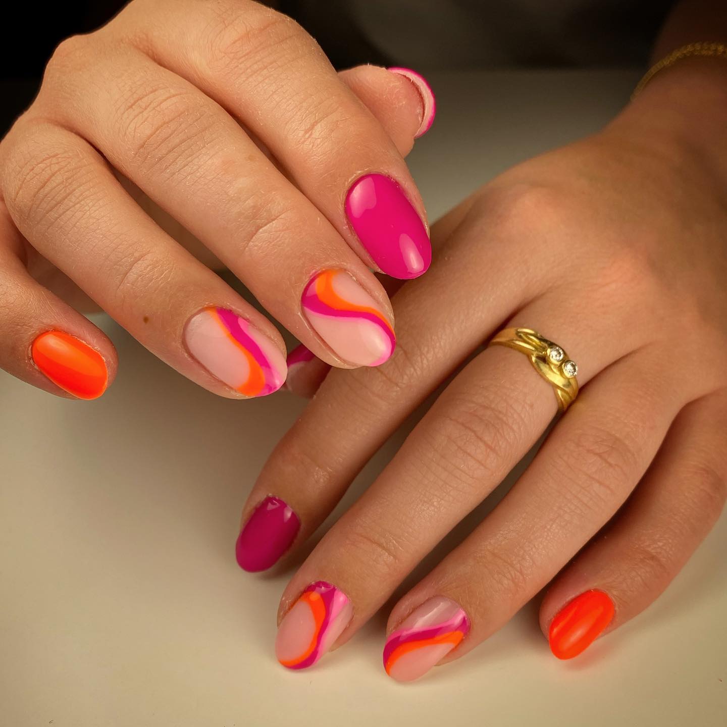 It looks like candy, isn't it? Bright orange and pink nails with the swirl accent ones will make you feel the summer vibe to the fullest.