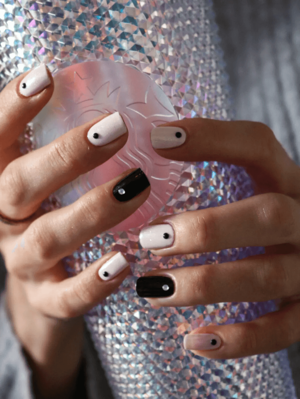 30 Black And White Nails That Are A Huge Hit Right Now - 205