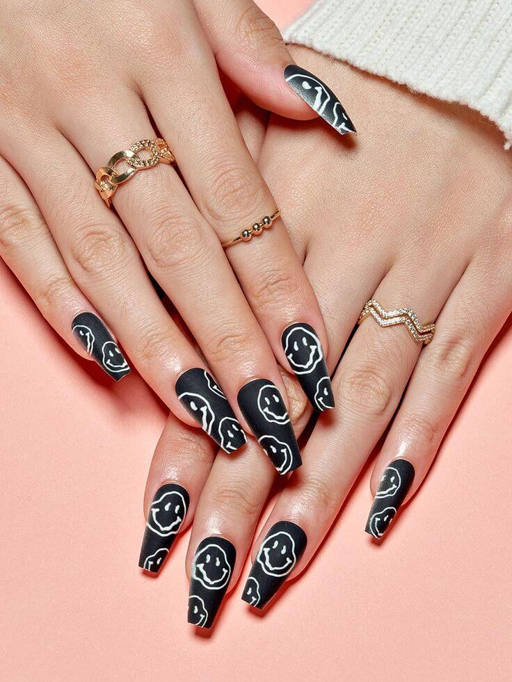 30 Black And White Nails That Are A Huge Hit Right Now - 221