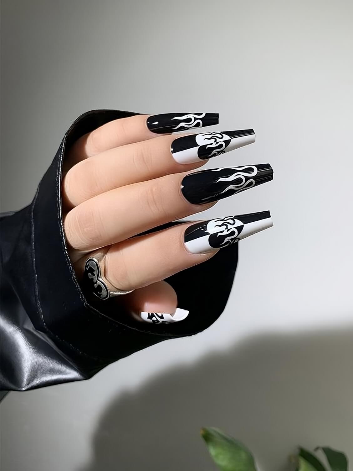 30 Black And White Nails That Are A Huge Hit Right Now - 241