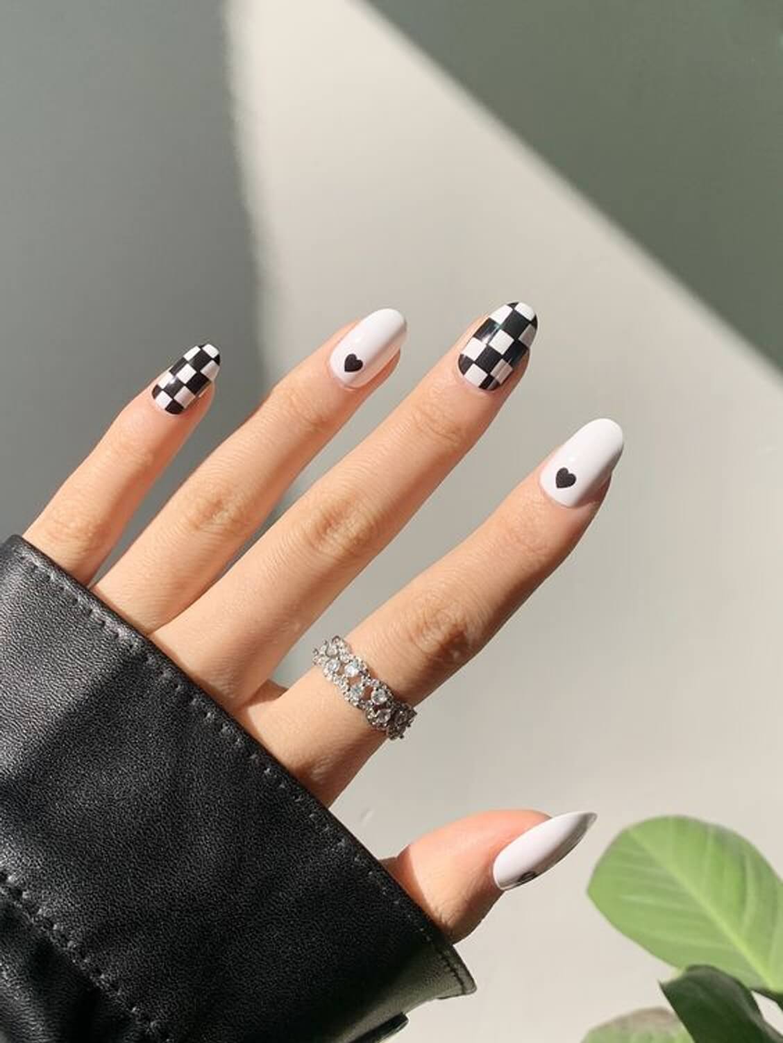 30 Black And White Nails That Are A Huge Hit Right Now - 197