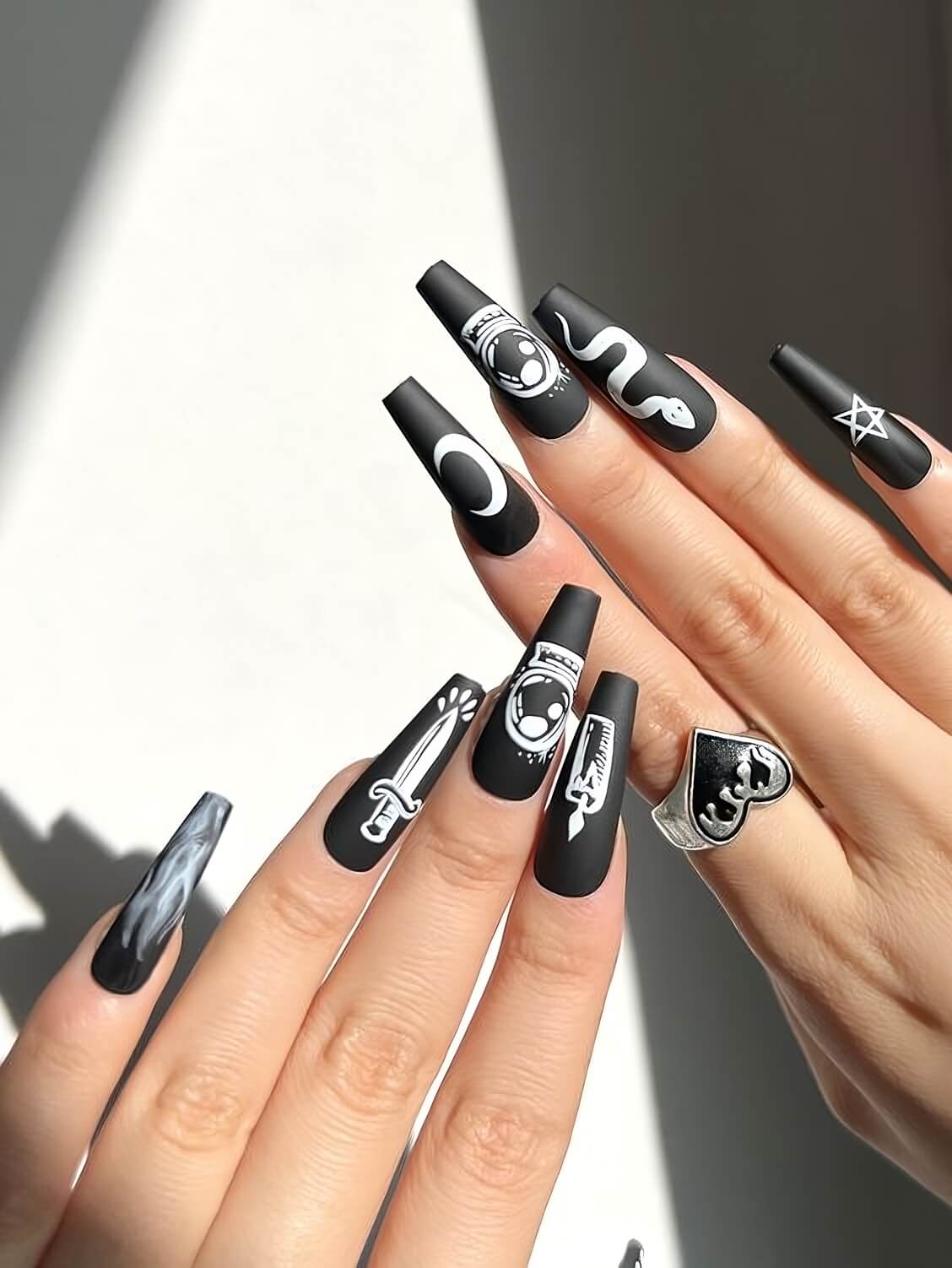 30 Black And White Nails That Are A Huge Hit Right Now - 201