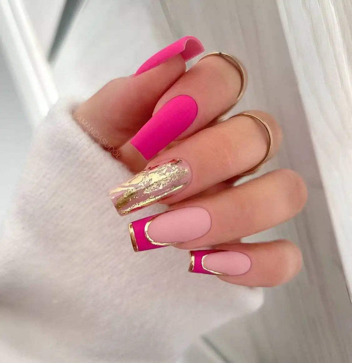 30 Hot Pink Nail Designs To Get On The Barbiecore Trend - 237