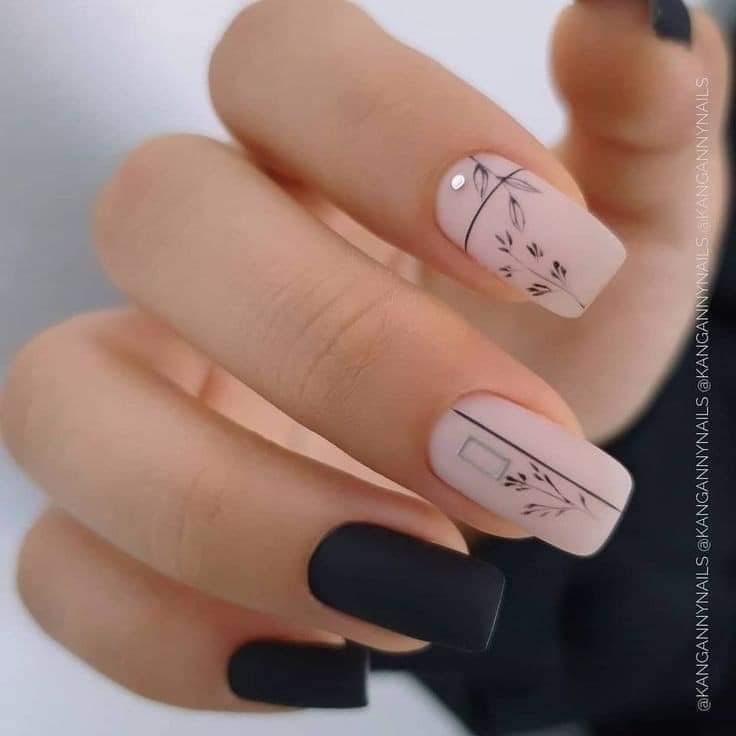 6 Elegant black and pink black line nails with square twigs