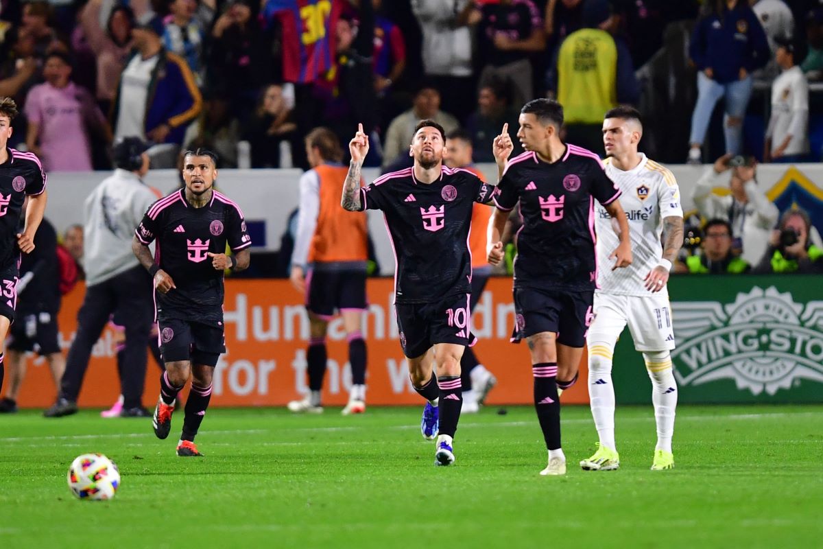 https: img.okezone.com content 2024 02 26 51 2975479 hasil-la-galaxy-vs-inter-miami-di-mls-2024-gol-telat-lionel-messi-selamatkan-the-herons-dari-kekalahan-cKWXNZ8dd5.jpg