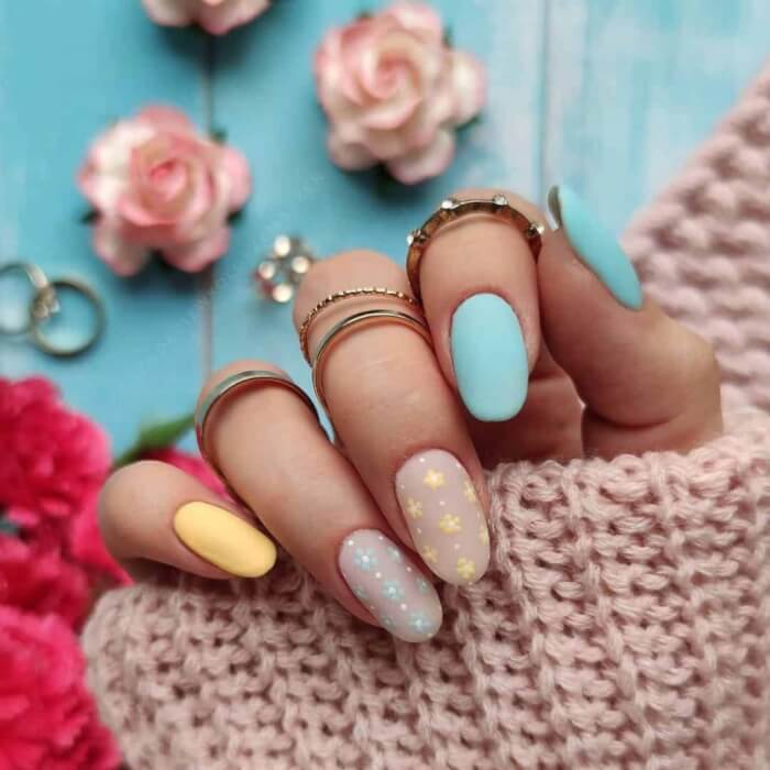 23 Dazzling Yellow Nails To Freshen Up Your Upcoming Summer Manicures - 136