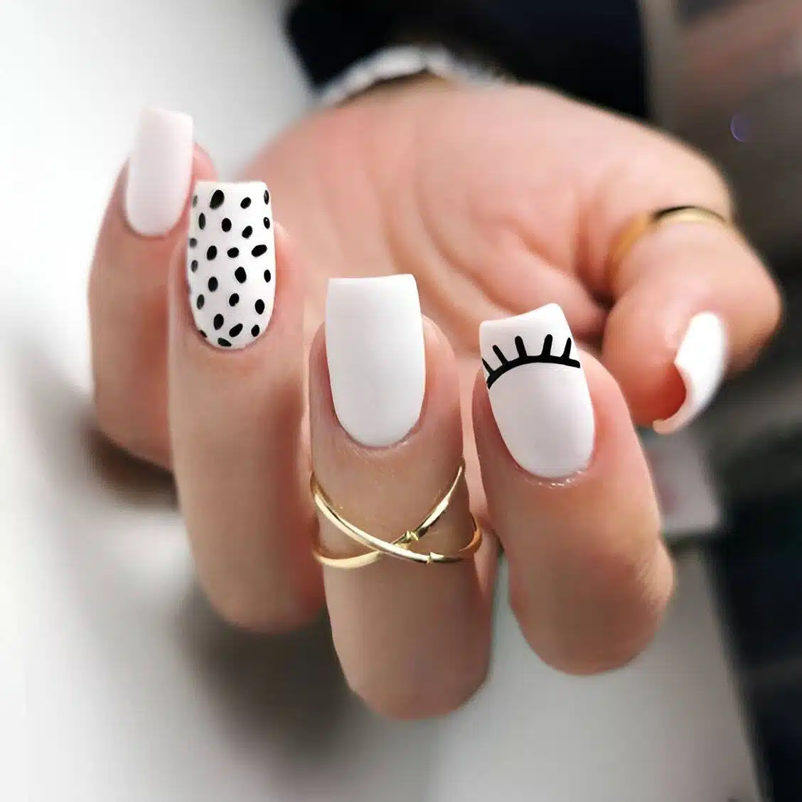30 Effortlessly Chic Black-And-White Nail Designs So Easy To Copy - 215