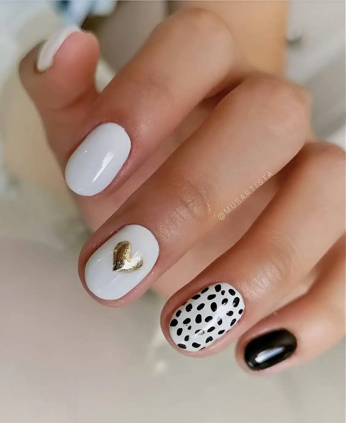 30 Effortlessly Chic Black-And-White Nail Designs So Easy To Copy - 225