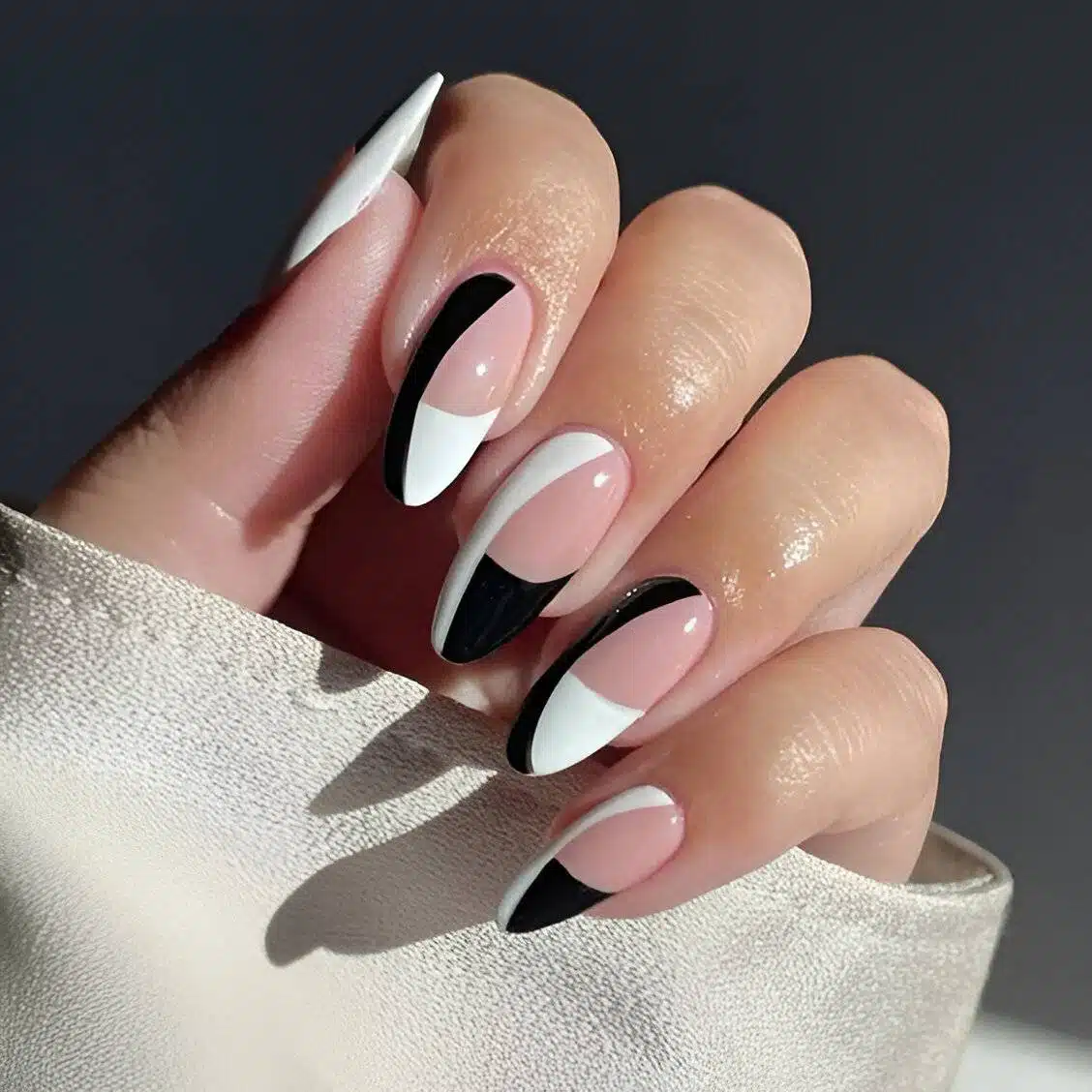 30 Effortlessly Chic Black-And-White Nail Designs So Easy To Copy - 229