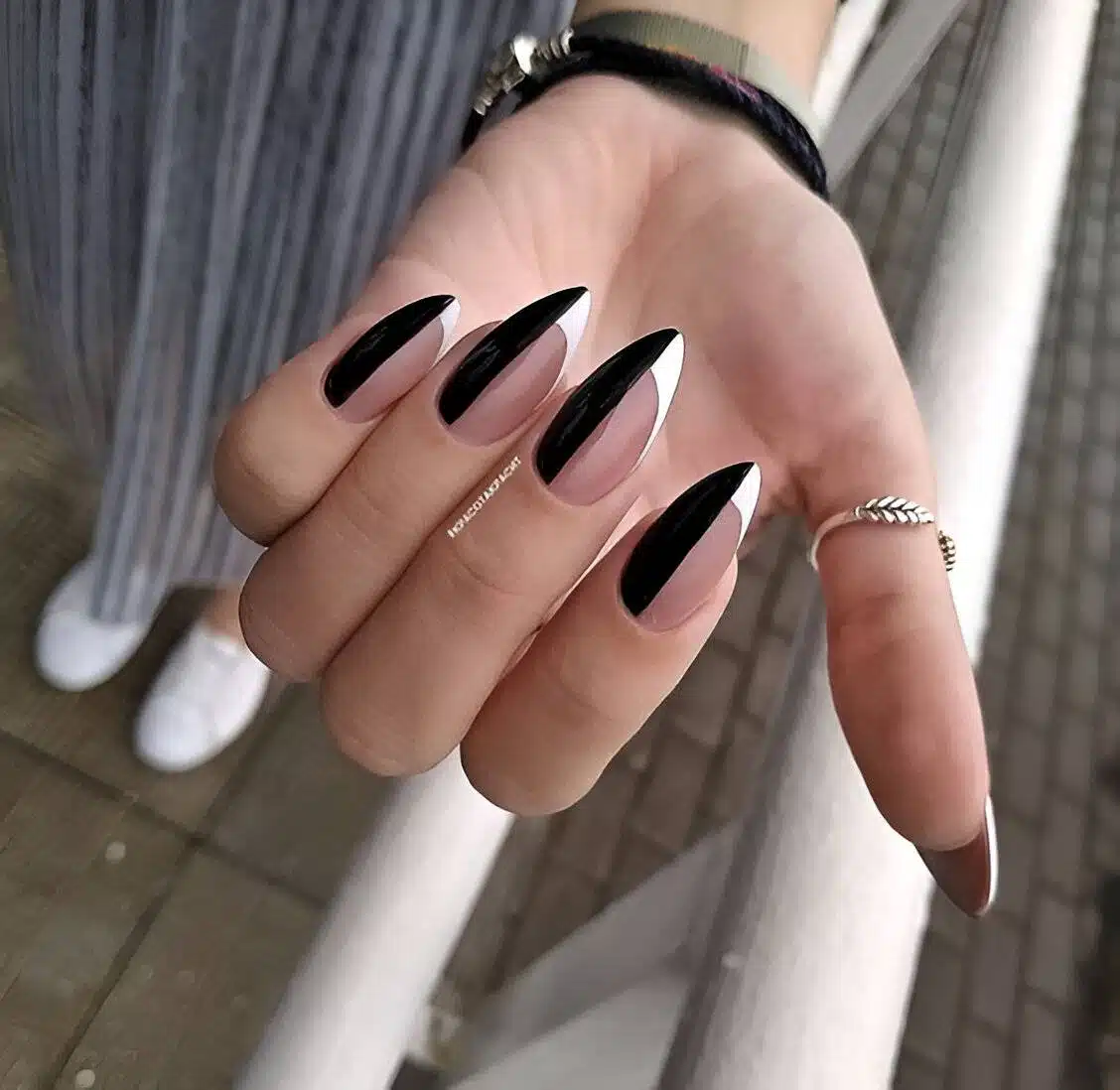 30 Effortlessly Chic Black-And-White Nail Designs So Easy To Copy - 239
