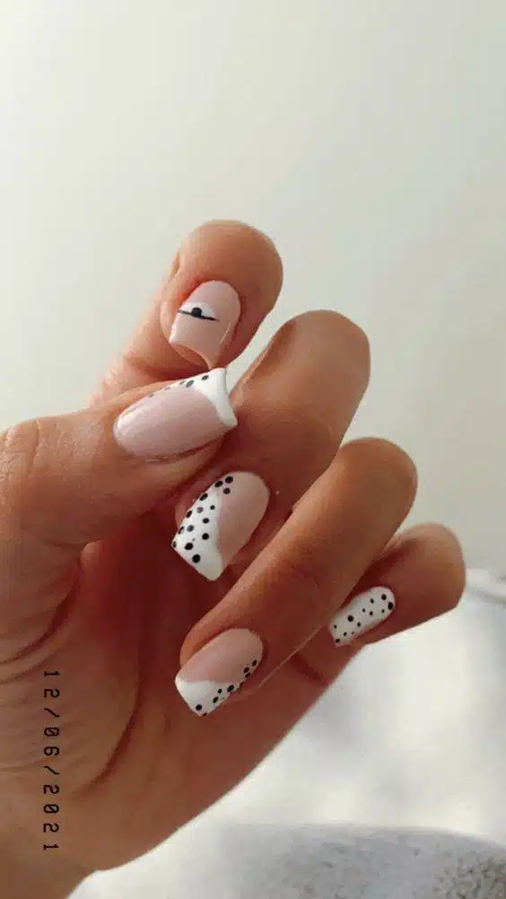 30 Effortlessly Chic Black-And-White Nail Designs So Easy To Copy - 243