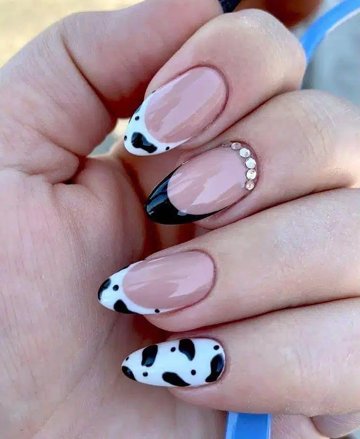 30 Effortlessly Chic Black-And-White Nail Designs So Easy To Copy - 197