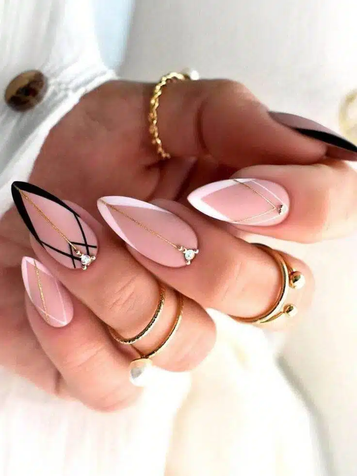 30 Effortlessly Chic Black-And-White Nail Designs So Easy To Copy - 251