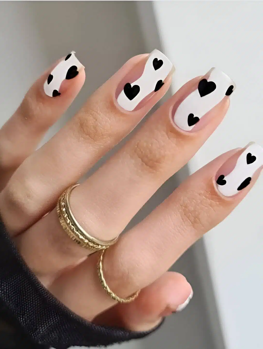 30 Effortlessly Chic Black-And-White Nail Designs So Easy To Copy - 201