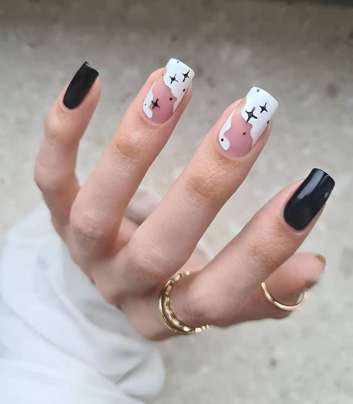 30 Effortlessly Chic Black-And-White Nail Designs So Easy To Copy - 203