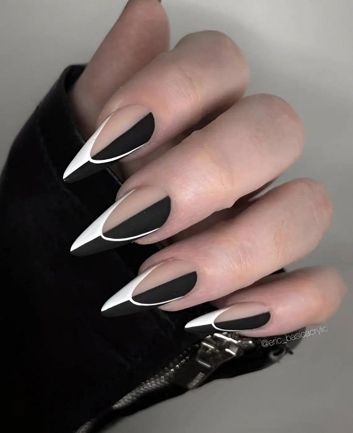30 Effortlessly Chic Black-And-White Nail Designs So Easy To Copy - 205