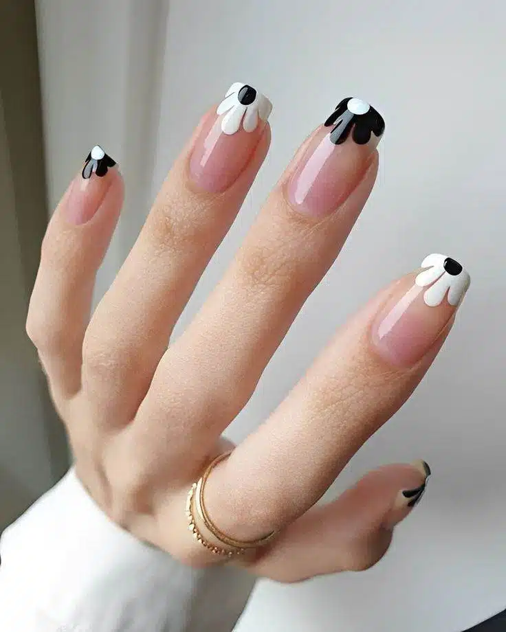 30 Effortlessly Chic Black-And-White Nail Designs So Easy To Copy - 209
