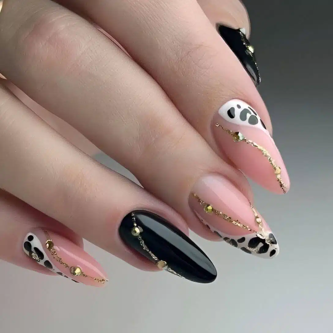 30 Elegant Black Nail Designs For Classy Beauty - 193