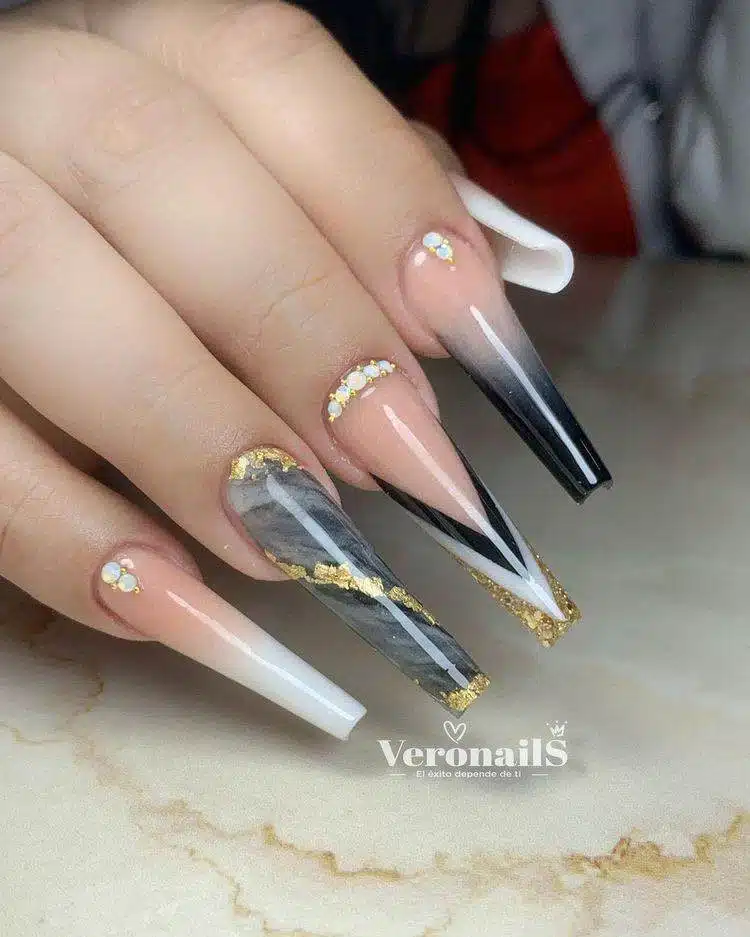 30 Elegant Black Nail Designs For Classy Beauty - 195