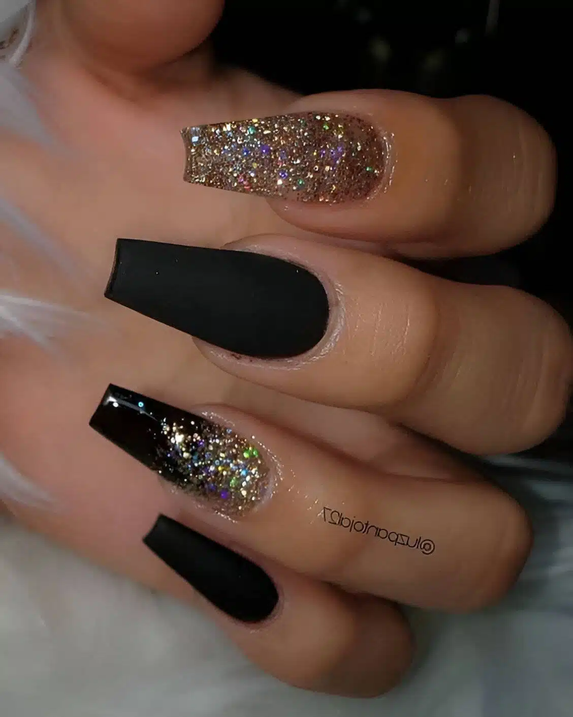 30 Elegant Black Nail Designs For Classy Beauty - 231