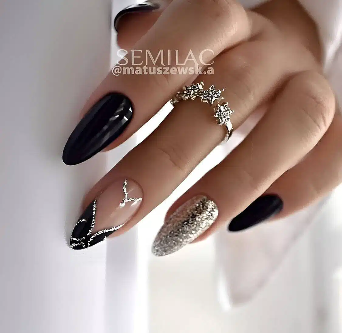 30 Elegant Black Nail Designs For Classy Beauty - 233