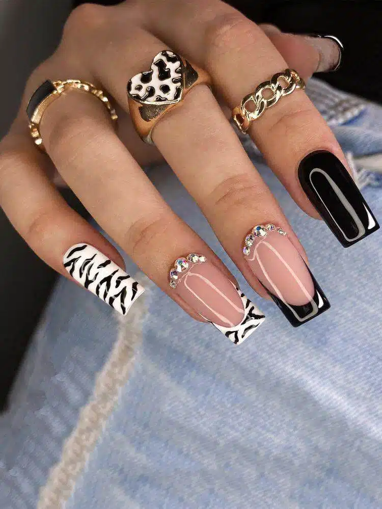 30 Elegant Black Nail Designs For Classy Beauty - 197