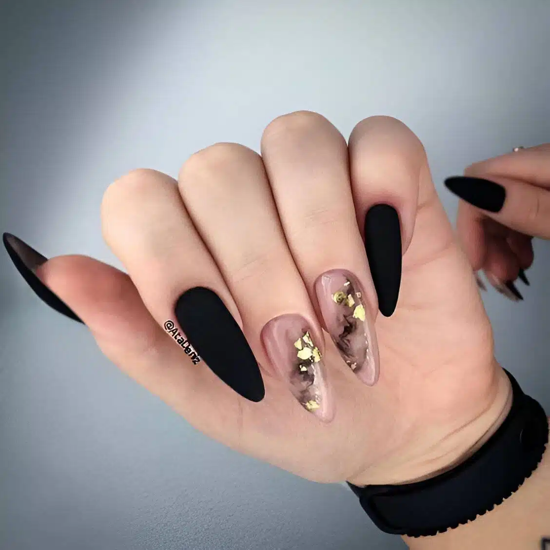 30 Elegant Black Nail Designs For Classy Beauty - 199