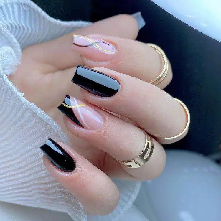 30 Elegant Black Nail Designs For Classy Beauty - 201