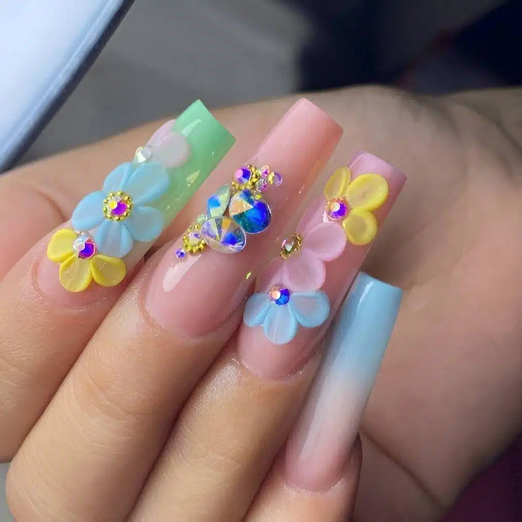 30 Elegant Flower Nail Designs Beautiful All Year Round - 193