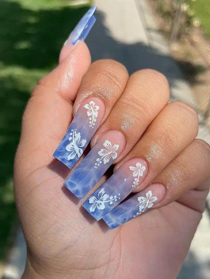 30 Elegant Flower Nail Designs Beautiful All Year Round - 243