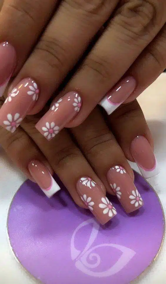 30 Elegant Flower Nail Designs Beautiful All Year Round - 249