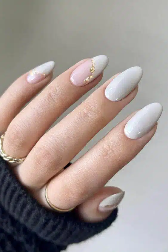 30 Graceful Short White Nail Designs For Beauty Queens - 241