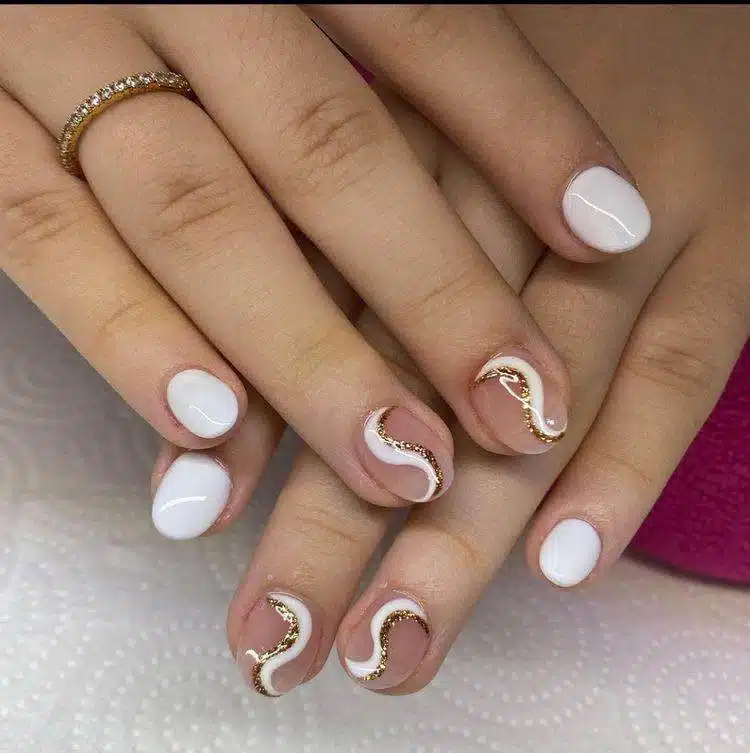 30 Graceful Short White Nail Designs For Beauty Queens - 197